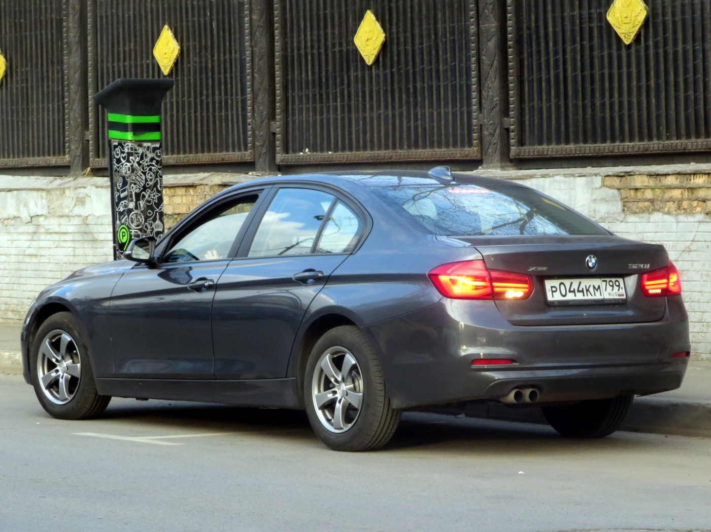 Москва, BMW 3 Series № Р 044 КМ 799
