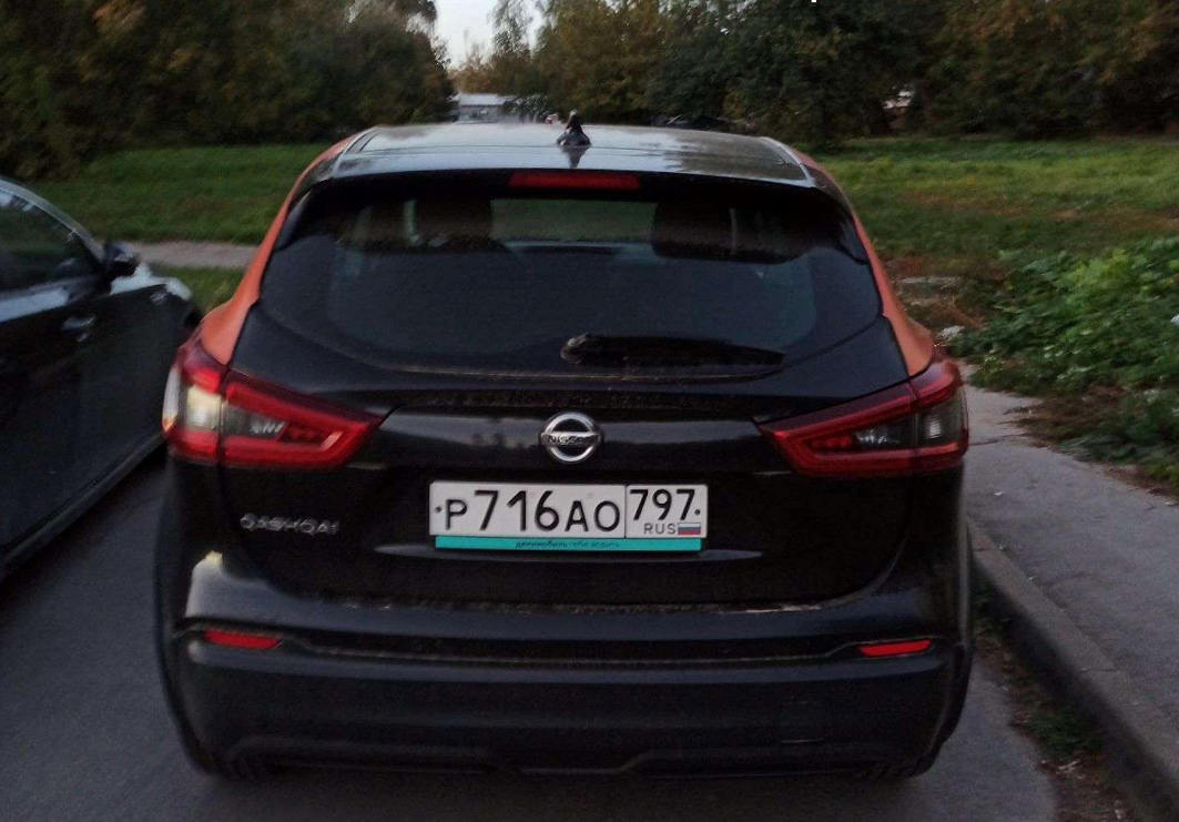 Фотографии из приложений каршеринга