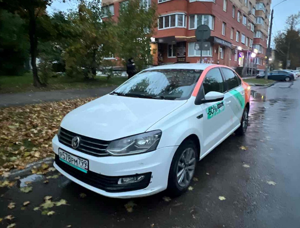 Фотографии из приложений каршеринга