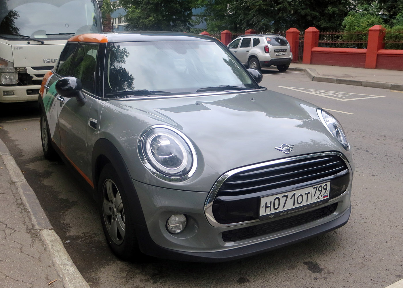 Москва, MINI Hatch № Н 071 ОТ 799