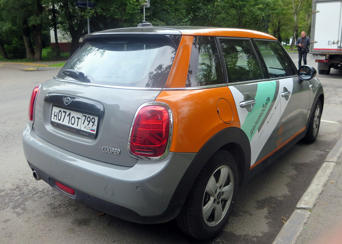 Москва, MINI Hatch № Н 071 ОТ 799