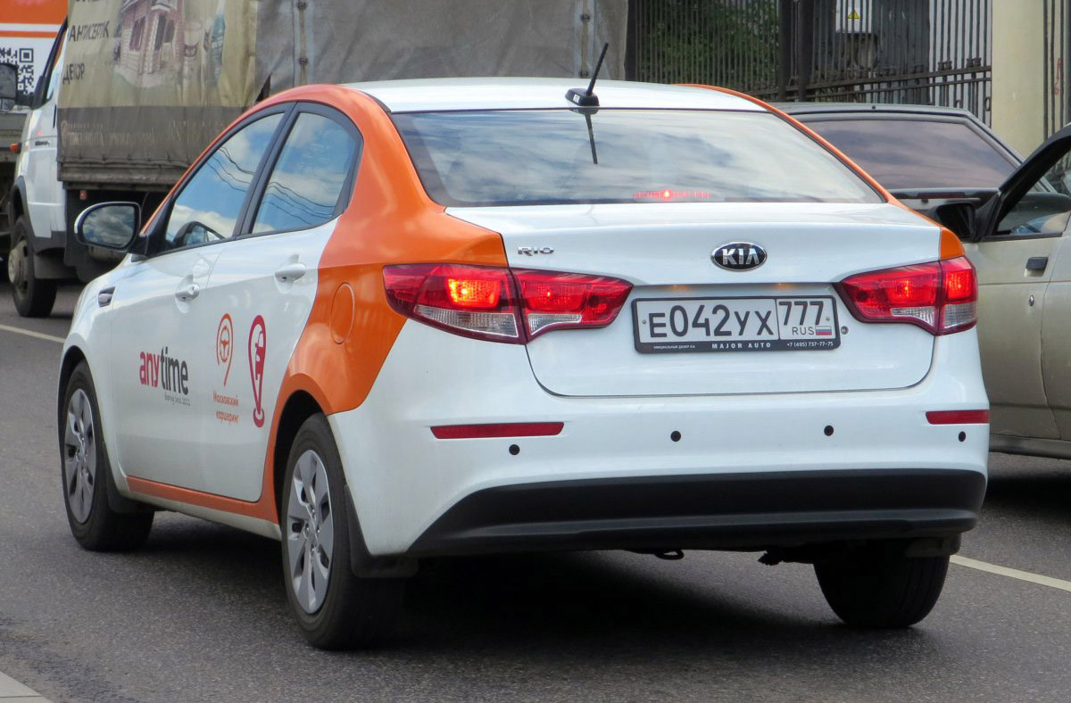 Москва, KIA Rio № Е 042 УХ 777