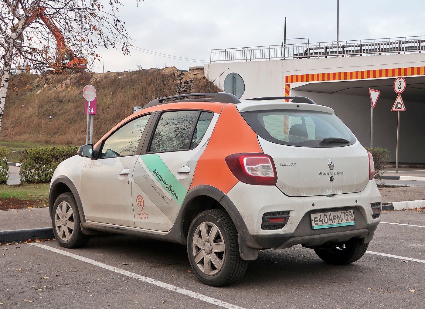 Москва, Renault Sandero № Е 404 РМ 799