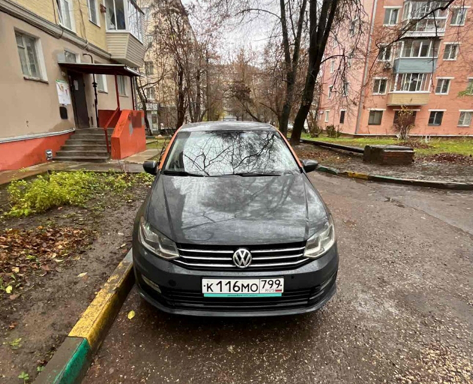 Фотографии из приложений каршеринга