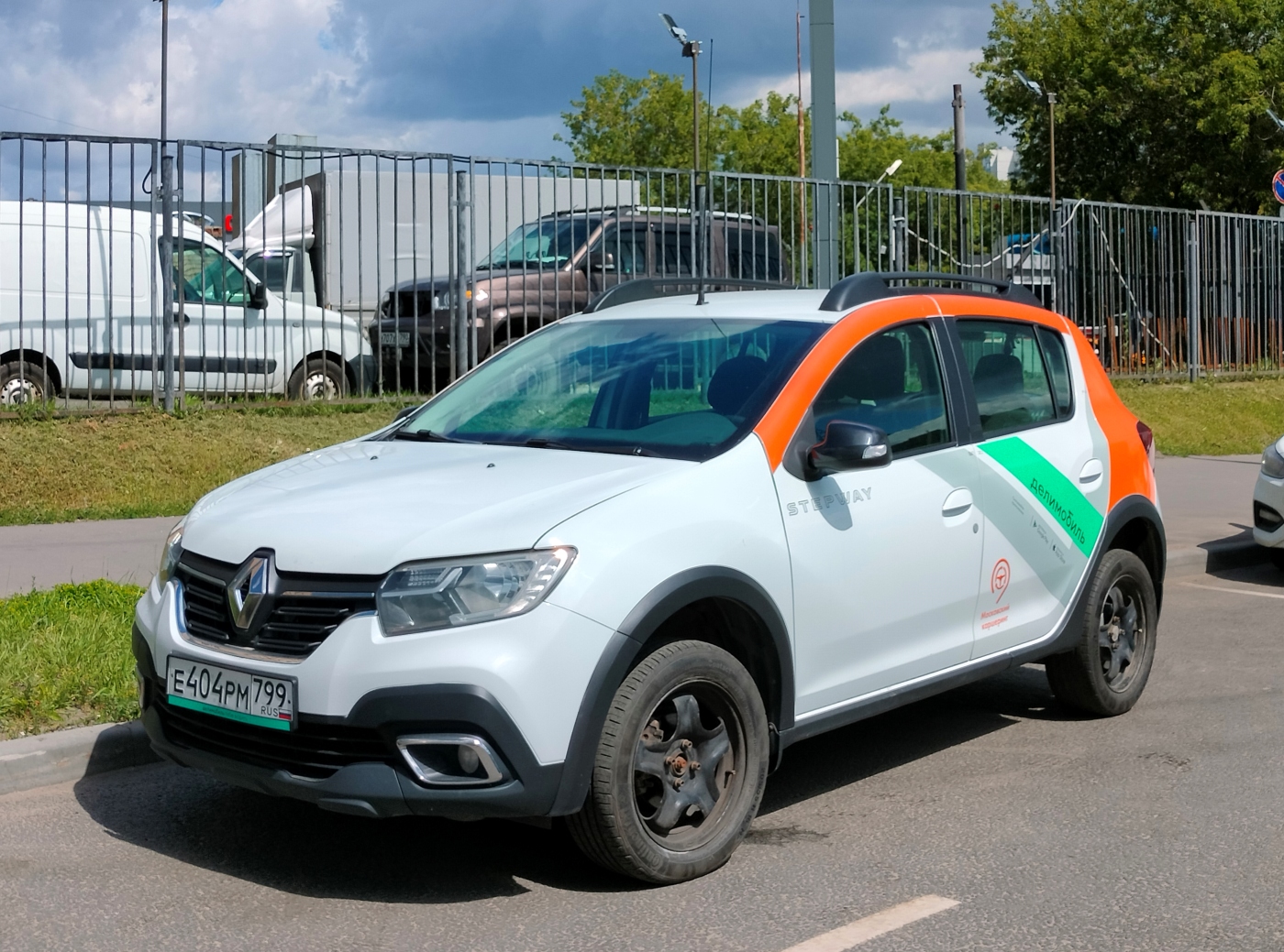 Москва, Renault Sandero № Е 404 РМ 799