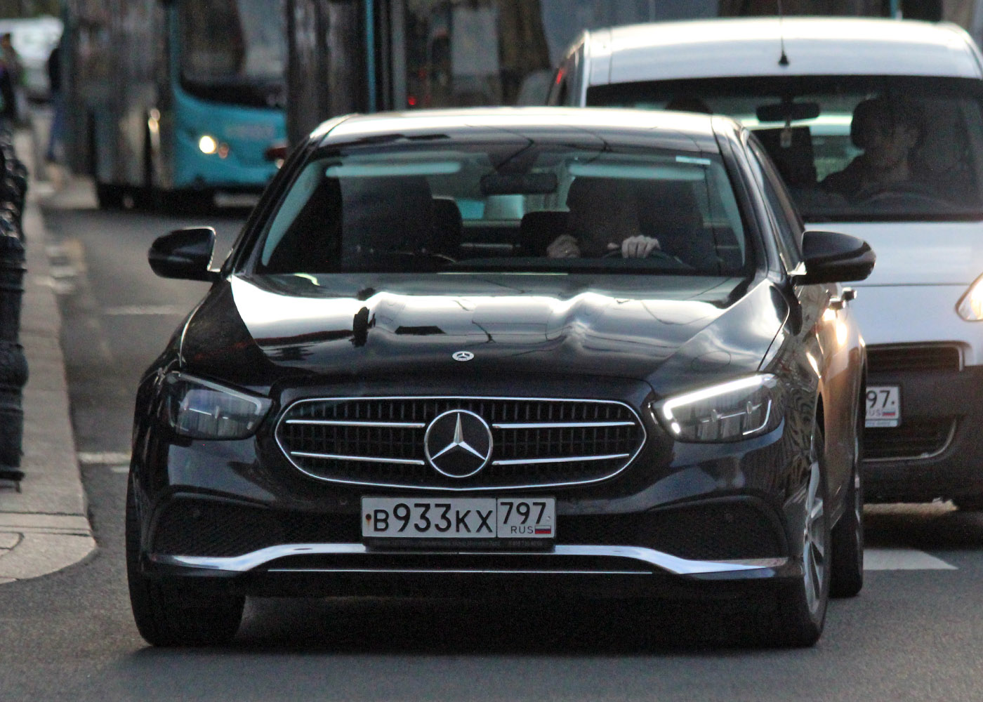 Межгород (Москва - Санкт-Петербург), Mercedes-Benz E-Klasse № В 933 КХ 797