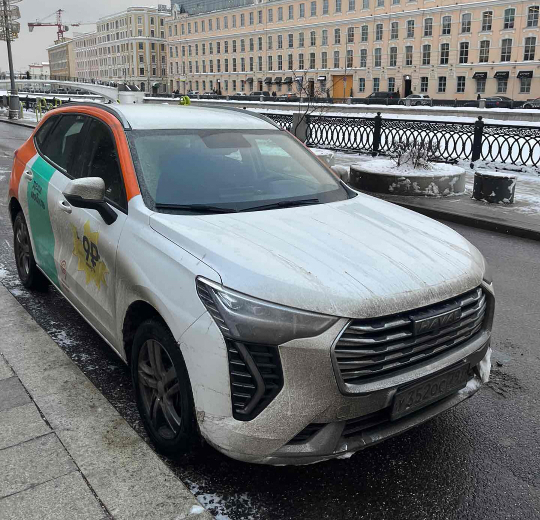 Фотографии из приложений каршеринга