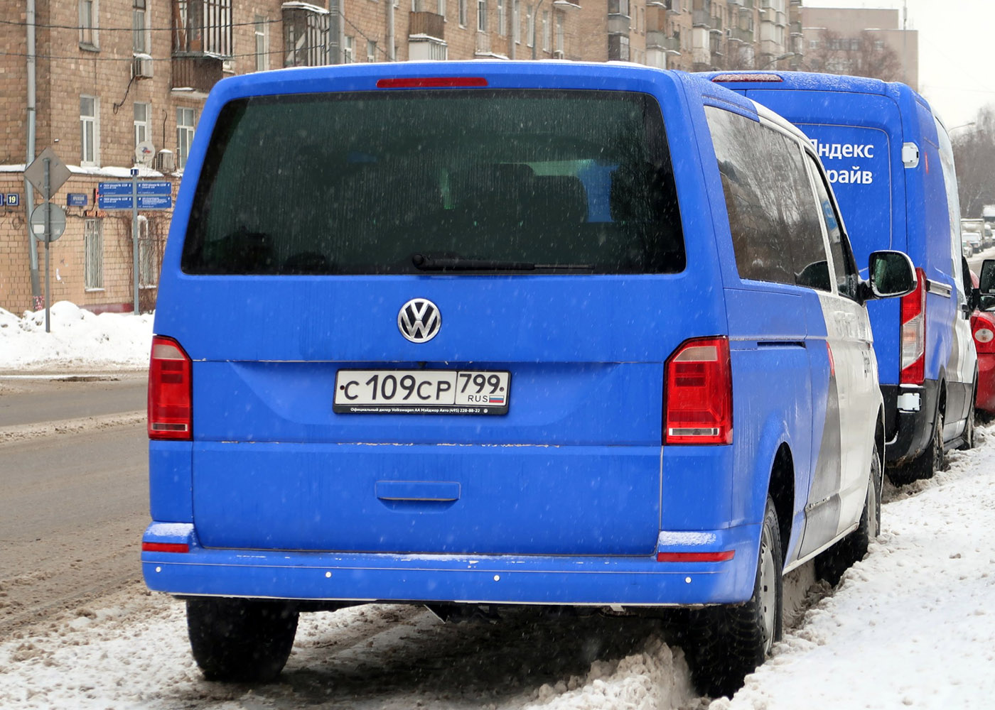 Межгород (Москва - Санкт-Петербург), Volkswagen Caravelle № С 109 СР 799