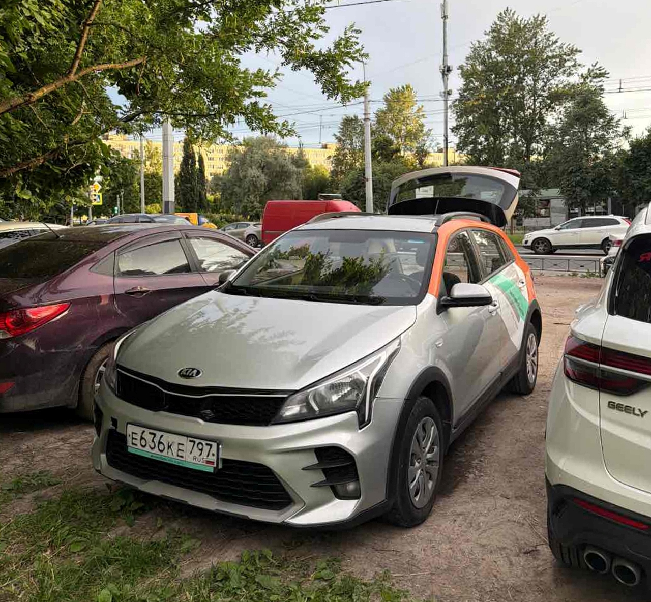 Фотографии из приложений каршеринга