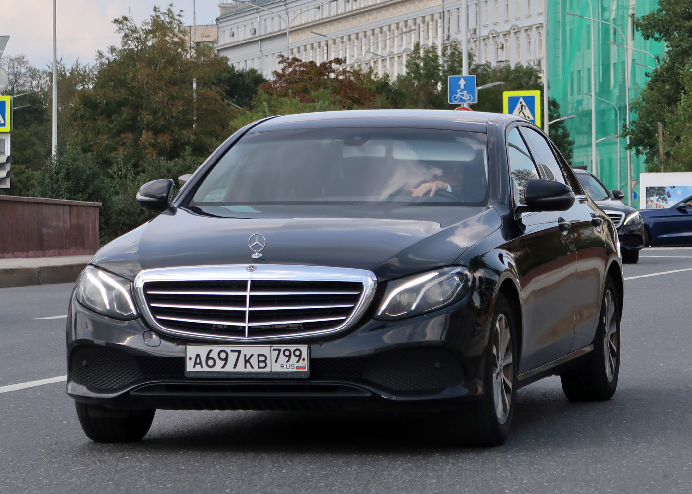 Межгород (Москва - Санкт-Петербург), Mercedes-Benz E-Klasse № А 697 КВ 799